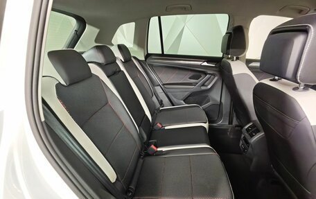 Volkswagen Tiguan II, 2021 год, 4 200 000 рублей, 16 фотография