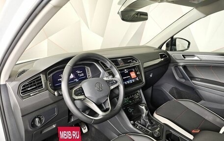 Volkswagen Tiguan II, 2021 год, 4 200 000 рублей, 19 фотография