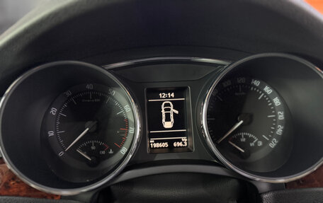 Skoda Superb III рестайлинг, 2012 год, 780 000 рублей, 13 фотография
