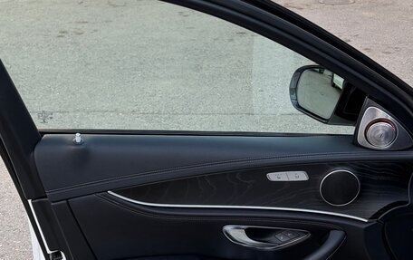 Mercedes-Benz E-Класс, 2016 год, 3 000 000 рублей, 13 фотография