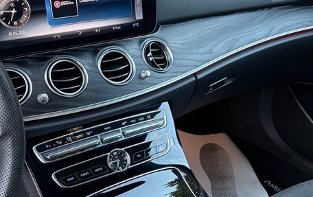 Mercedes-Benz E-Класс, 2016 год, 3 000 000 рублей, 15 фотография