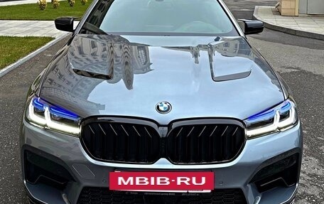 BMW 5 серия, 2019 год, 4 230 000 рублей, 2 фотография