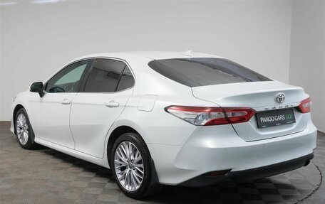 Toyota Camry, 2021 год, 2 750 000 рублей, 14 фотография