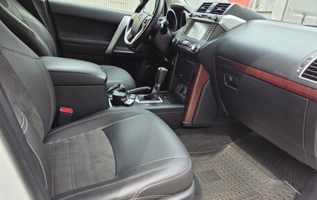 Toyota Land Cruiser Prado 150 рестайлинг 2, 2017 год, 4 150 000 рублей, 28 фотография
