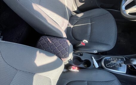 Hyundai Solaris II рестайлинг, 2012 год, 750 000 рублей, 7 фотография