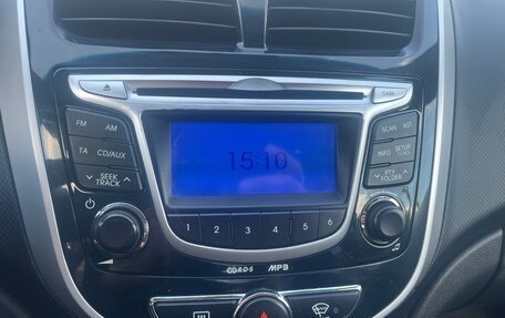 Hyundai Solaris II рестайлинг, 2012 год, 750 000 рублей, 10 фотография
