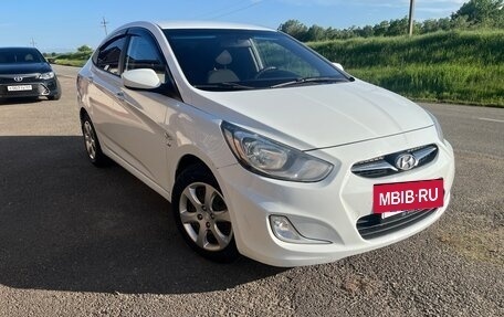 Hyundai Solaris II рестайлинг, 2012 год, 750 000 рублей, 2 фотография
