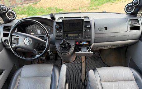 Volkswagen Caravelle T5, 2006 год, 1 250 000 рублей, 8 фотография