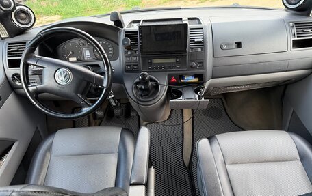 Volkswagen Caravelle T5, 2006 год, 1 250 000 рублей, 7 фотография