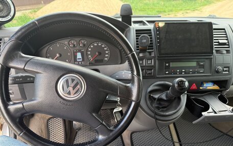 Volkswagen Caravelle T5, 2006 год, 1 250 000 рублей, 18 фотография