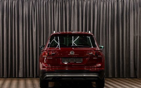 Volkswagen Tiguan II, 2018 год, 1 995 000 рублей, 5 фотография