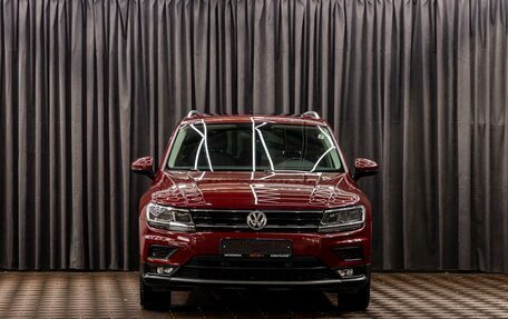 Volkswagen Tiguan II, 2018 год, 1 995 000 рублей, 2 фотография