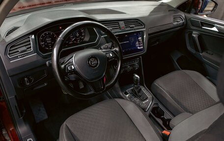 Volkswagen Tiguan II, 2018 год, 1 995 000 рублей, 13 фотография