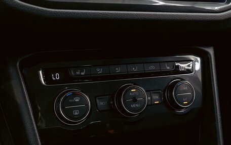 Volkswagen Tiguan II, 2018 год, 1 995 000 рублей, 15 фотография