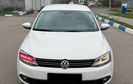 Volkswagen Jetta VI, 2013 год, 995 000 рублей, 2 фотография