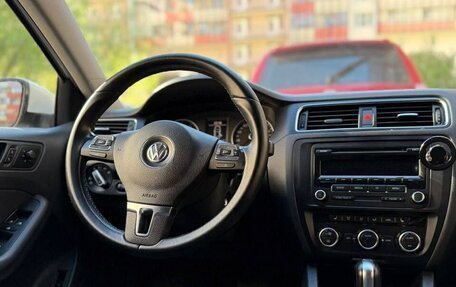 Volkswagen Jetta VI, 2013 год, 995 000 рублей, 13 фотография