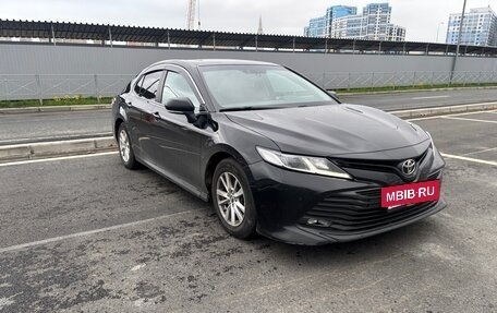 Toyota Camry, 2018 год, 1 900 000 рублей, 3 фотография