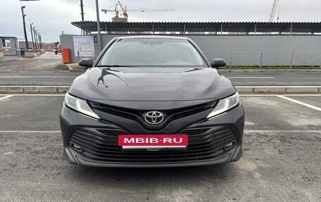 Toyota Camry, 2018 год, 1 900 000 рублей, 2 фотография