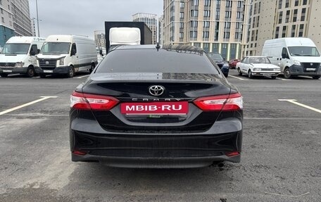 Toyota Camry, 2018 год, 1 900 000 рублей, 6 фотография