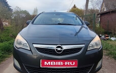 Opel Astra J, 2011 год, 525 000 рублей, 1 фотография