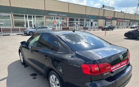 Volkswagen Jetta VI, 2011 год, 750 000 рублей, 2 фотография