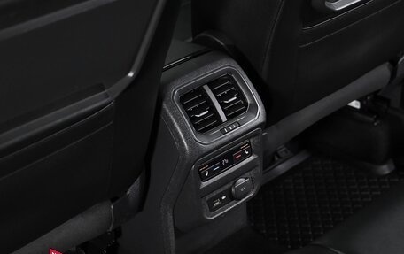Volkswagen Tiguan II, 2017 год, 2 099 000 рублей, 11 фотография