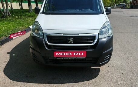 Peugeot Partner II рестайлинг 2, 2016 год, 1 380 000 рублей, 2 фотография