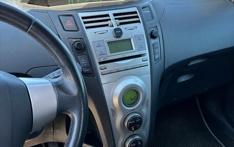 Toyota Yaris III рестайлинг, 2008 год, 520 000 рублей, 18 фотография