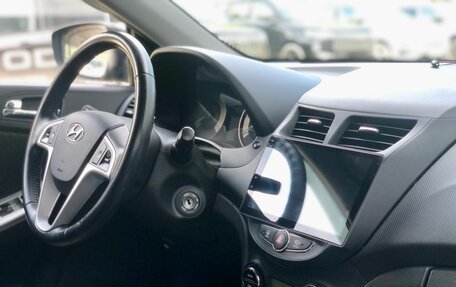 Hyundai Solaris II рестайлинг, 2011 год, 850 000 рублей, 10 фотография