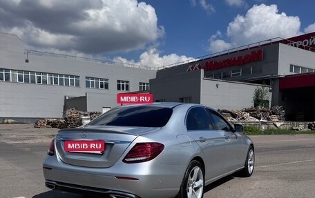 Mercedes-Benz E-Класс, 2020 год, 3 750 000 рублей, 4 фотография