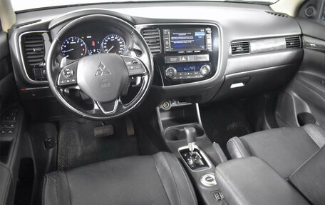 Mitsubishi Outlander III рестайлинг 3, 2015 год, 1 789 200 рублей, 6 фотография