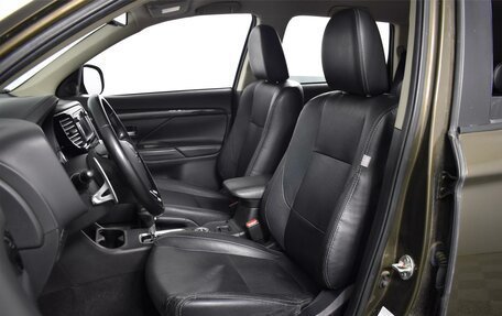 Mitsubishi Outlander III рестайлинг 3, 2015 год, 1 789 200 рублей, 10 фотография