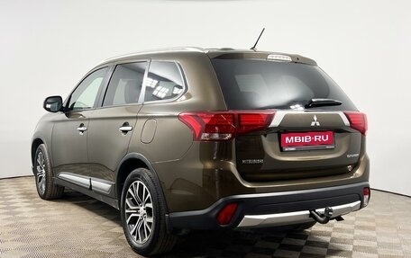 Mitsubishi Outlander III рестайлинг 3, 2015 год, 1 789 200 рублей, 2 фотография
