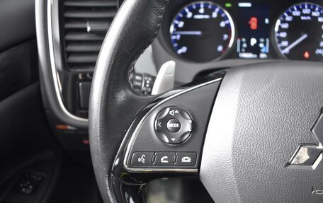Mitsubishi Outlander III рестайлинг 3, 2015 год, 1 789 200 рублей, 13 фотография