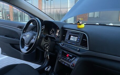 Hyundai Elantra VI рестайлинг, 2018 год, 900 000 рублей, 14 фотография