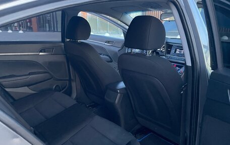 Hyundai Elantra VI рестайлинг, 2018 год, 900 000 рублей, 13 фотография