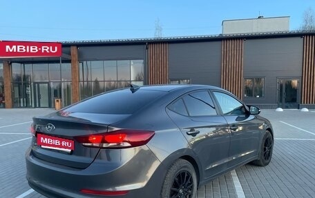 Hyundai Elantra VI рестайлинг, 2018 год, 900 000 рублей, 3 фотография