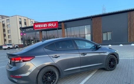 Hyundai Elantra VI рестайлинг, 2018 год, 900 000 рублей, 2 фотография