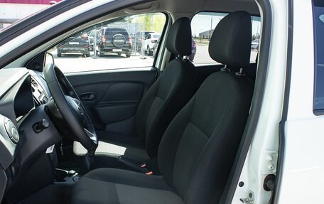 Renault Logan II, 2019 год, 850 000 рублей, 11 фотография