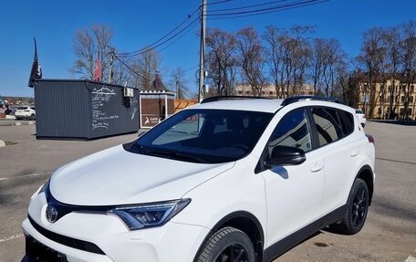 Toyota RAV4, 2018 год, 2 360 000 рублей, 2 фотография