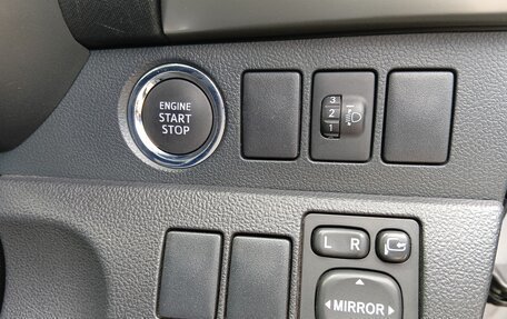 Toyota Ractis II, 2011 год, 1 100 000 рублей, 40 фотография