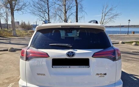 Toyota RAV4, 2018 год, 2 360 000 рублей, 5 фотография