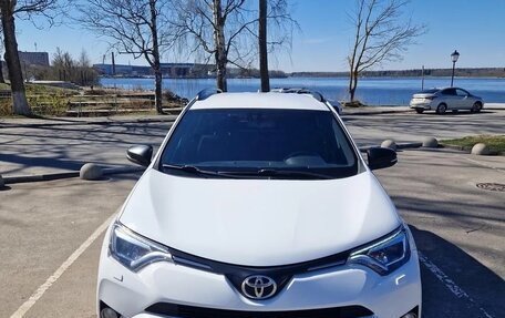 Toyota RAV4, 2018 год, 2 360 000 рублей, 8 фотография