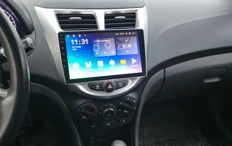 Hyundai Solaris II рестайлинг, 2012 год, 900 000 рублей, 10 фотография