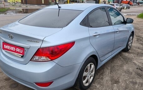 Hyundai Solaris II рестайлинг, 2012 год, 900 000 рублей, 4 фотография