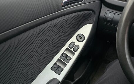 Hyundai Solaris II рестайлинг, 2012 год, 900 000 рублей, 15 фотография