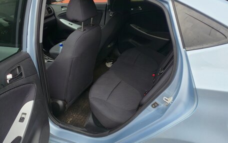Hyundai Solaris II рестайлинг, 2012 год, 900 000 рублей, 17 фотография