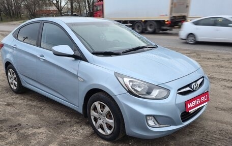 Hyundai Solaris II рестайлинг, 2012 год, 900 000 рублей, 8 фотография