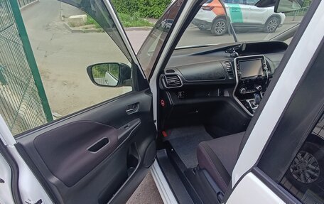 Nissan Serena IV, 2018 год, 1 920 000 рублей, 11 фотография