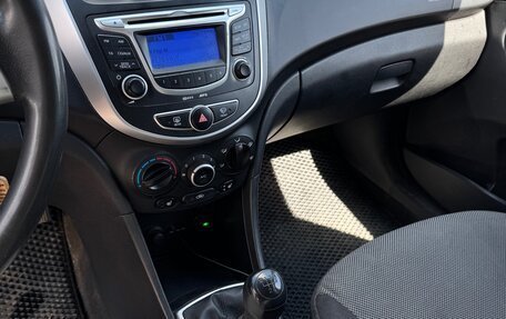 Hyundai Solaris II рестайлинг, 2012 год, 700 000 рублей, 7 фотография